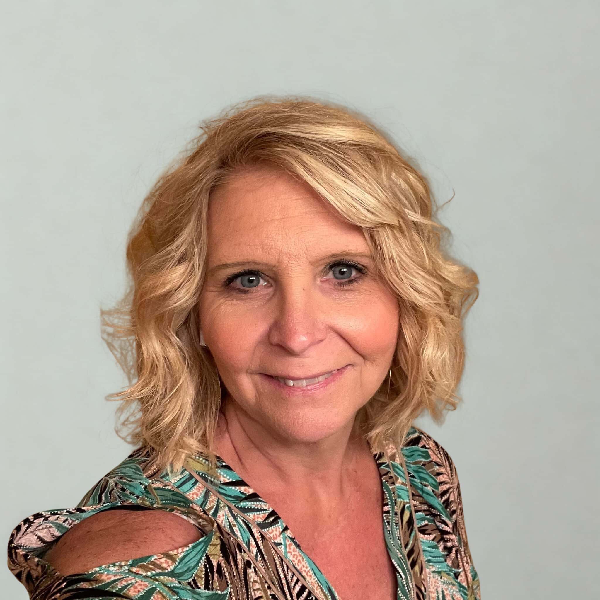 Stefanie V., Office Administrator